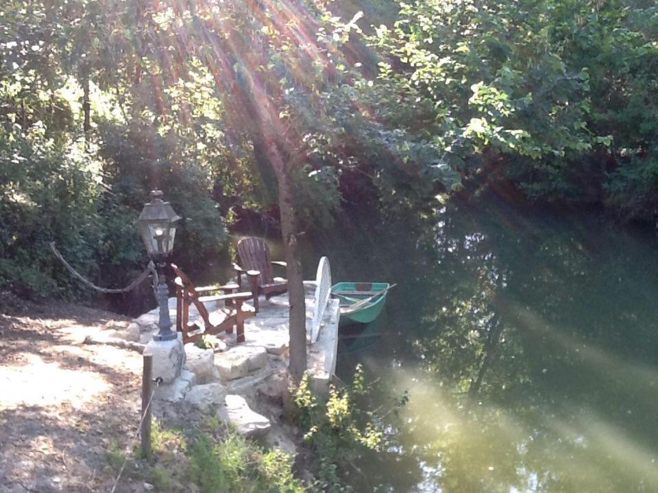 En Bord De Riviere Bed & Breakfast Casseneuil Exterior foto