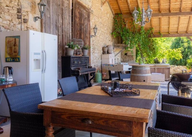 En Bord De Riviere Bed & Breakfast Casseneuil Exterior foto
